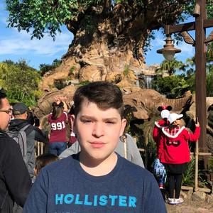 Meet your Posher, Loukas